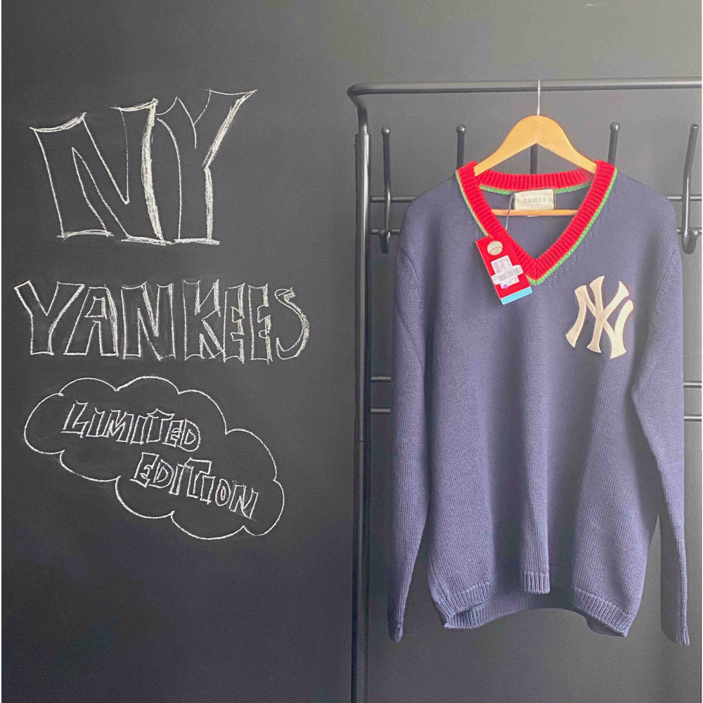 PULLOVER MIT NY YANKEE ™ PATCH